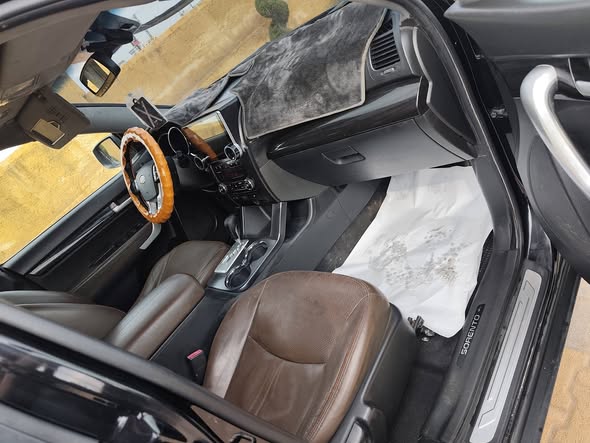 كيا سيرنتو 2010 - صورة 5