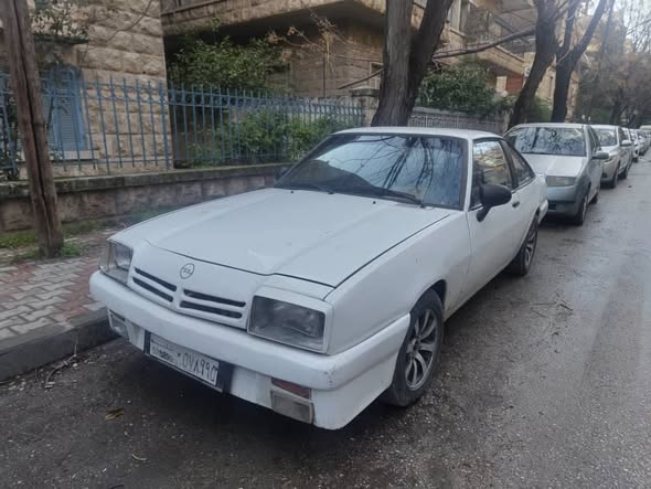 أوبل مانتا 1976 - صورة 1