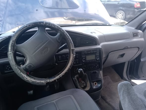 كيا كرنفال 2002 - صورة 3