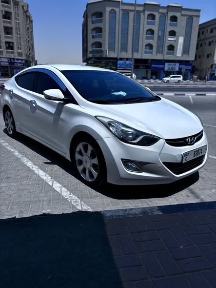 هيونداي أفانتي 2011 - صورة 2