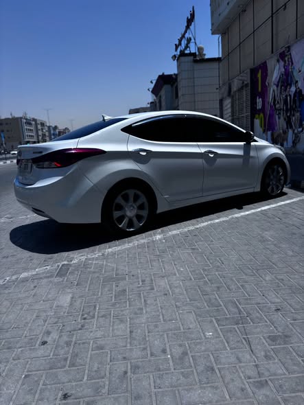 هيونداي أفانتي 2011 - صورة 3