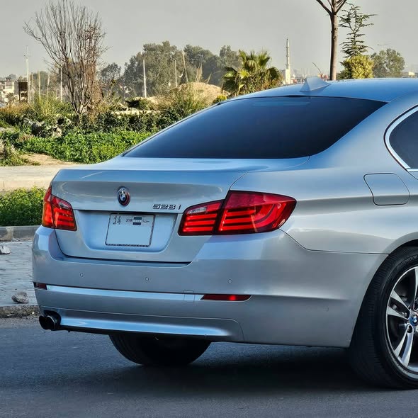 بي إم دبليو 528i 2012 - صورة 3