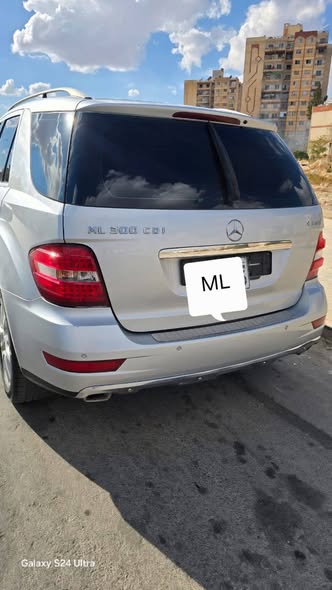 مرسيدس إم إل 300 2011 - صورة 1