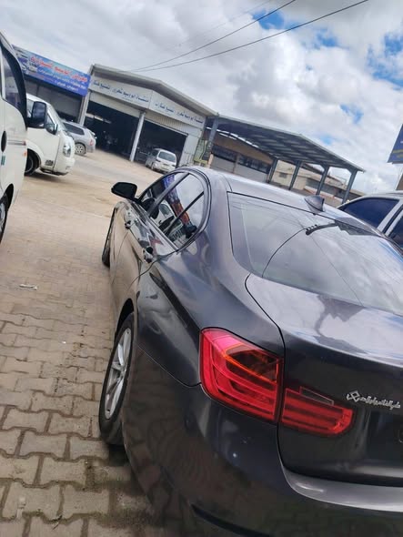 بي إم دبليو 320 2012 - صورة 1