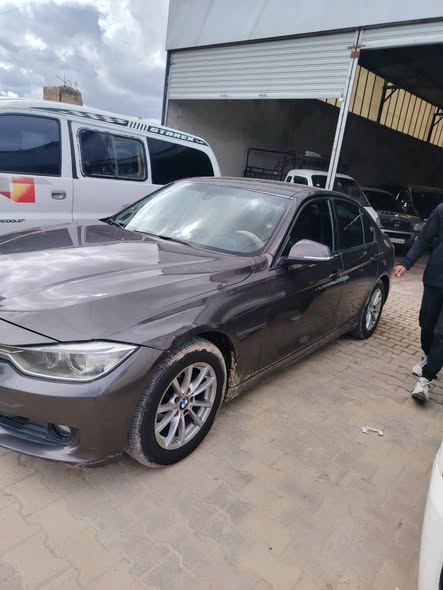 بي إم دبليو 320 2012 - صورة 2