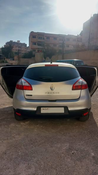 رينو ميغان 2010 - صورة 1