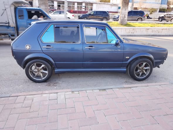 فولكسفاغن غولف 1976 - صورة 2