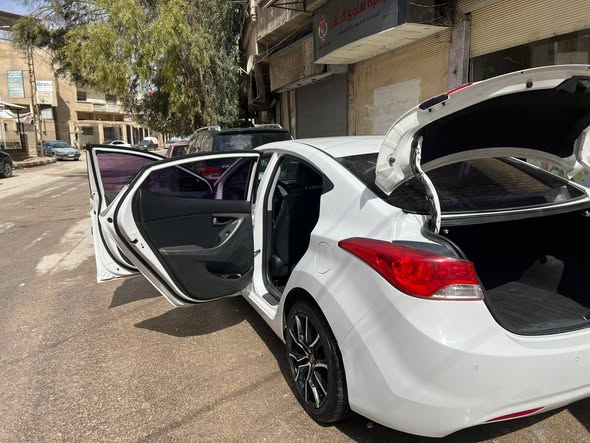 هيونداي افانتي 2011 - صورة 2