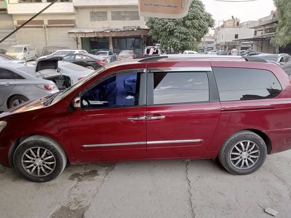 كيا كرنفال 2011