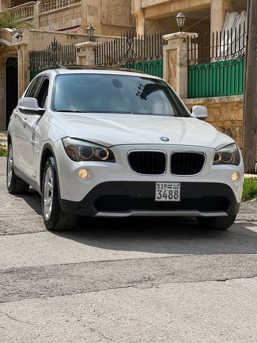 بي إم دبليو اكس 1 2011 - صورة 1