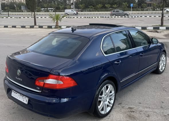 سكودا سوبيرب 2011 - صورة 4