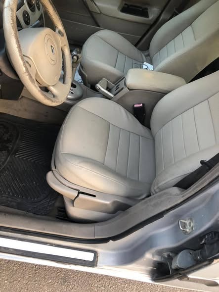 رينو ميغان 2005 - صورة 1