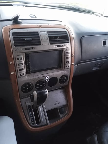 كيا كرنفال 2004