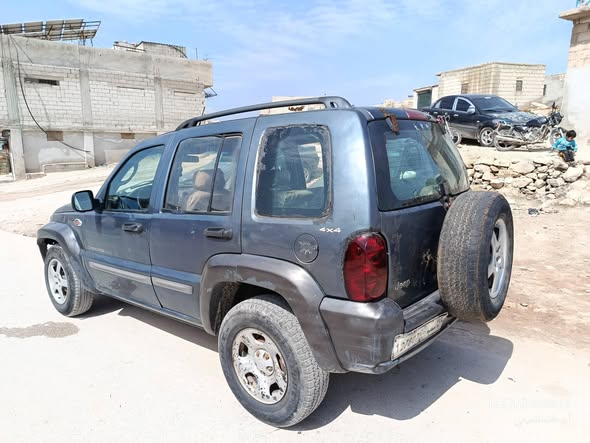 جيب شيروكي 2001 - صورة 2