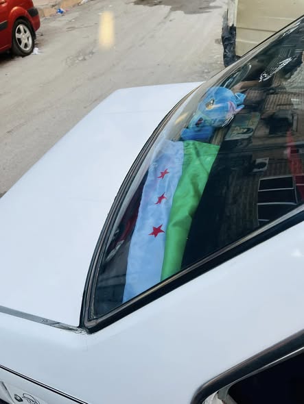 نيسان سني 1983 - صورة 5