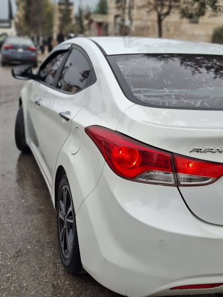 هيونداي افانتي 2012 - صورة 1