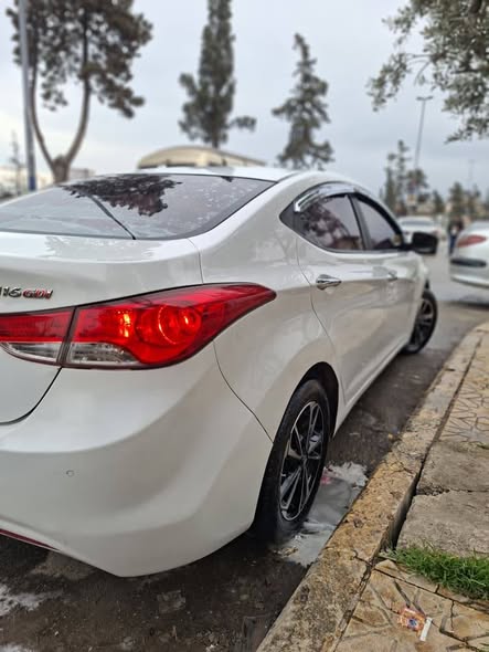 هيونداي افانتي 2012 - صورة 2