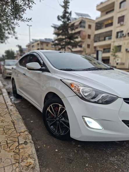 هيونداي افانتي 2012 - صورة 4