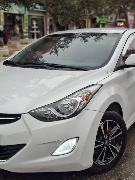 هيونداي افانتي 2012 - صورة 5