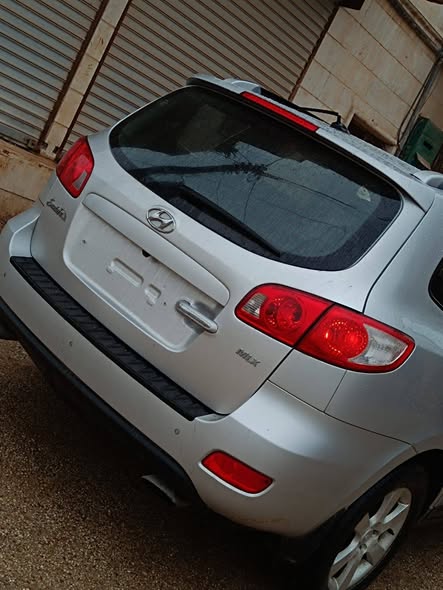 هيونداي سنتافي 2009 - صورة 2