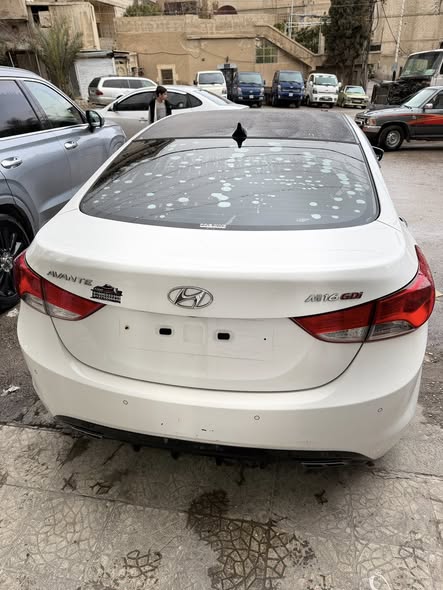 هيونداي افانتي 2012 - صورة 1