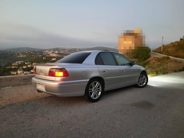 أوبل أوميغا 2002 - صورة 1