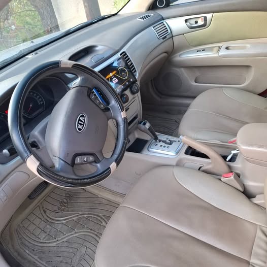 كيا اوبتيما 2006