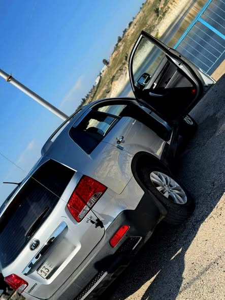 كيا سورنتو 2010 - صورة 2