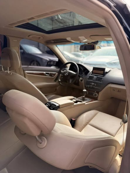 مرسيدس C300 2010 - صورة 4