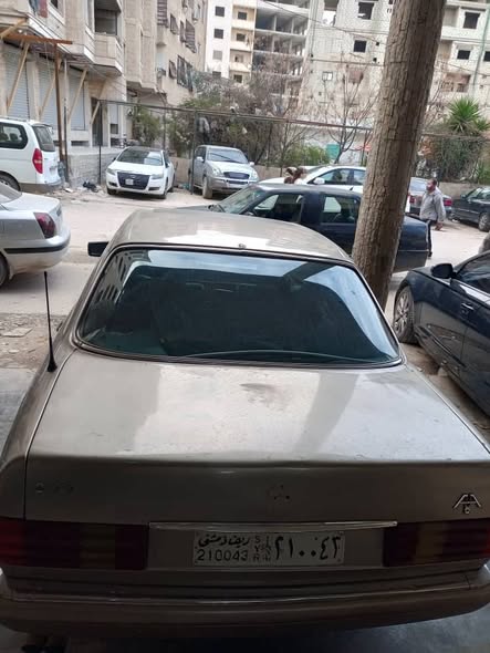 مرسيدس 300 1983 - صورة 2