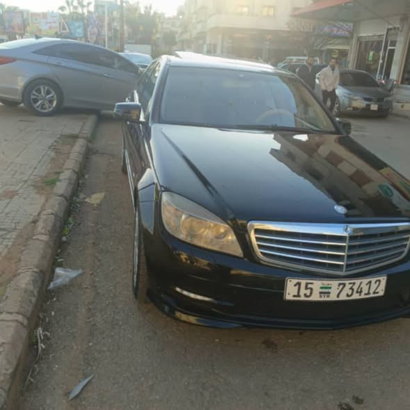 مرسيدس C300 2010 - صورة 1