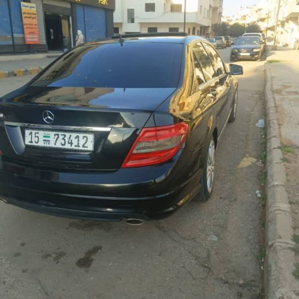 مرسيدس C300 2010 - صورة 3