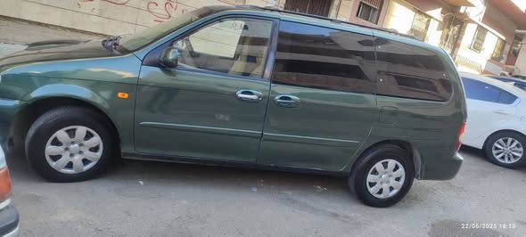 كيا كرنفال 2001