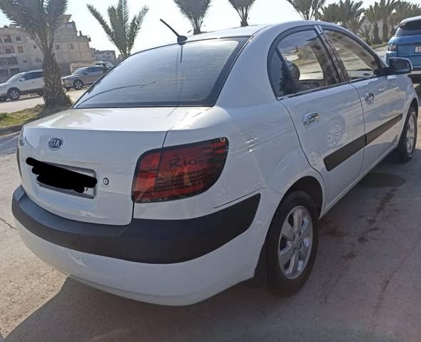كيا ريو 2010 - صورة 2