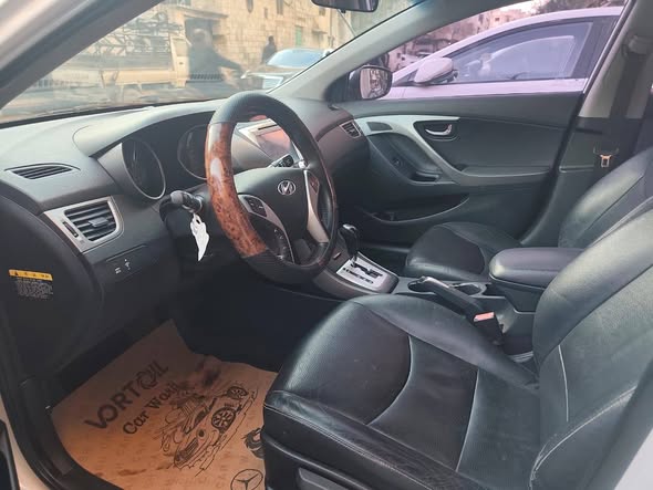 هيونداي إلنترا 2012