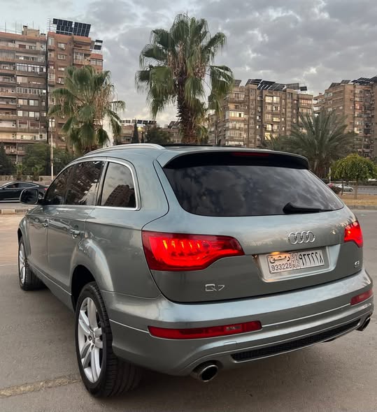 أودي Q7 2008