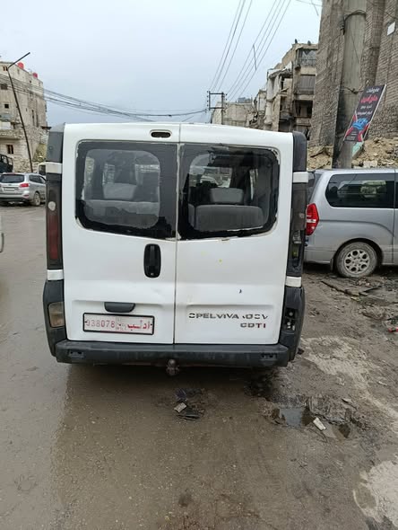 أوبل فيفارو 2004