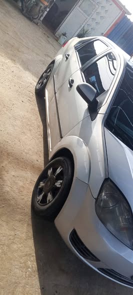 فورد فييستا 2006 - صورة 3