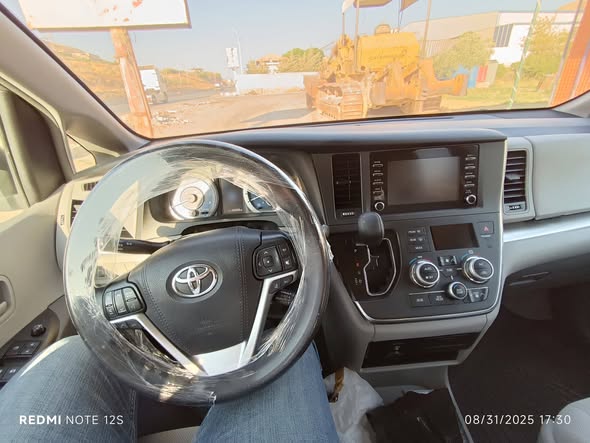 تويوتا سيينا 2019 - صورة 1