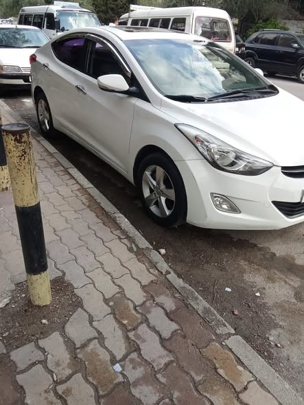 هيونداي افانتي 2012 - صورة 1