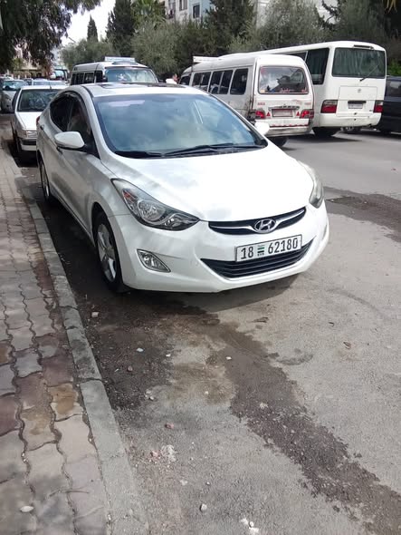 هيونداي افانتي 2012 - صورة 3