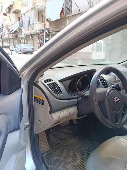 كيا فورتي 2011 - صورة 2