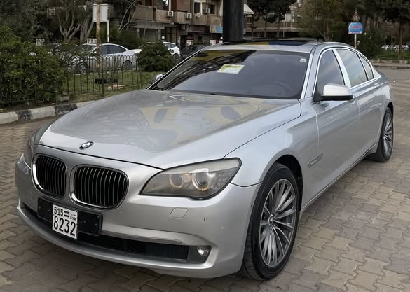 بي ام دبليو 750 2012 - صورة 1