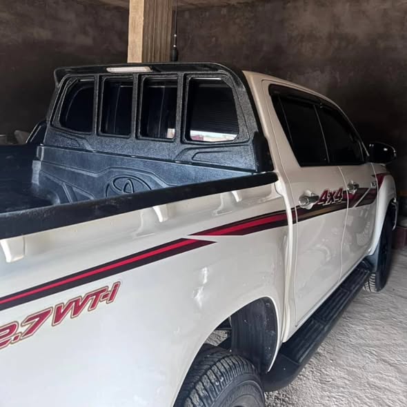 تويوتا هايلوكس 2025