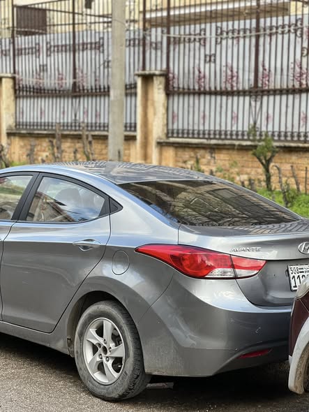 هيونداي الينترا 2012