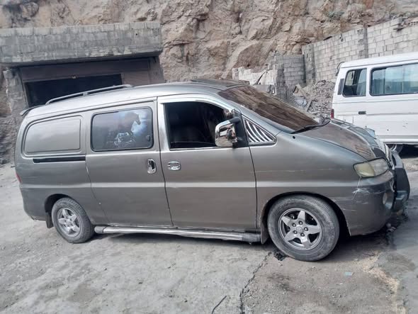 هيونداي ستاريكس 2001 - صورة 4