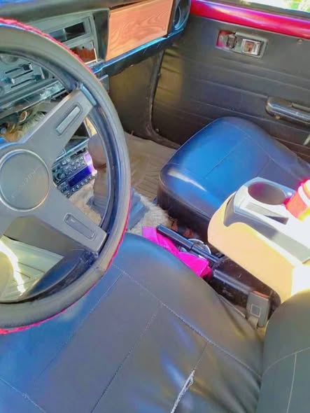 تويوتا كورولا 1975 - صورة 4