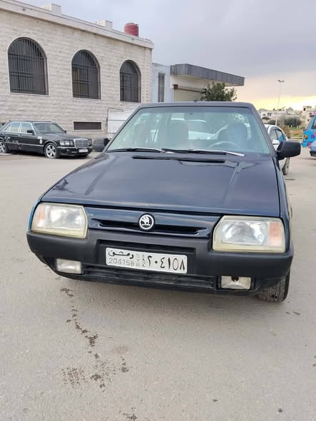 سكودا بيك اب 1994 - صورة 1