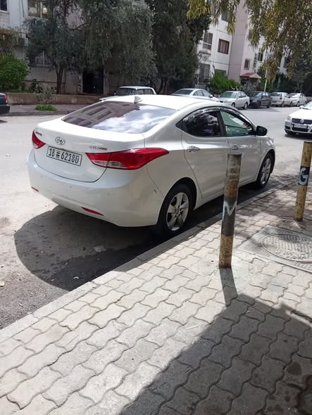 هيونداي افانتي 2012 - صورة 1