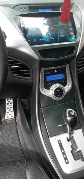 هيونداي افانتي 2012 - صورة 3